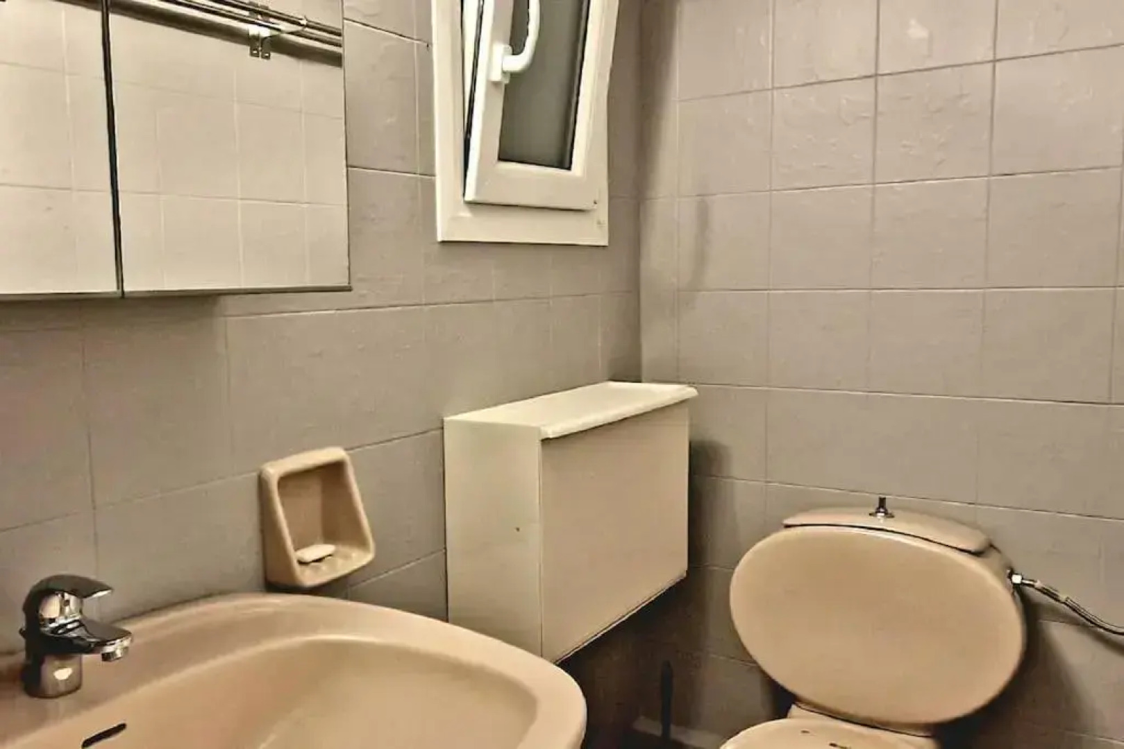 Renovated Private Studio - Metro Holargos 5' Walk