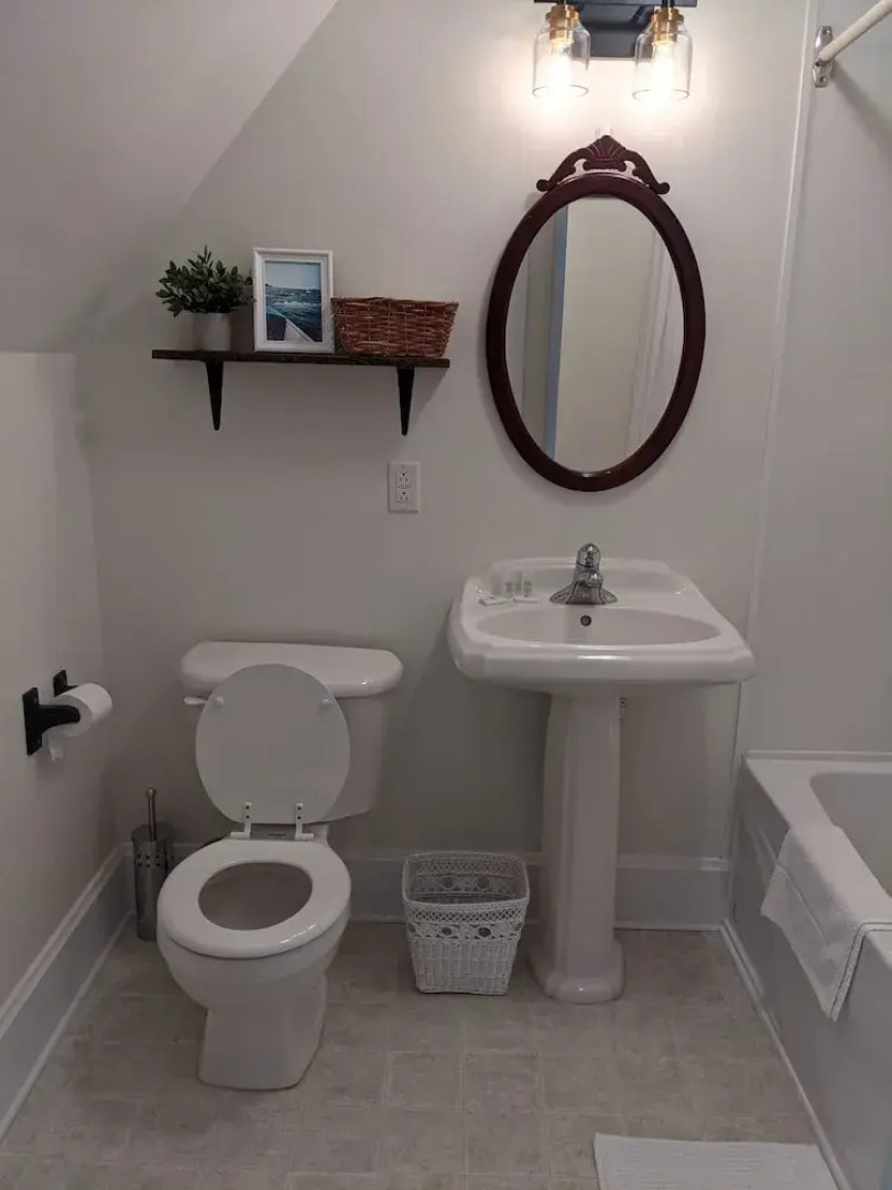 Hill Road Manor Bed & Breakfast