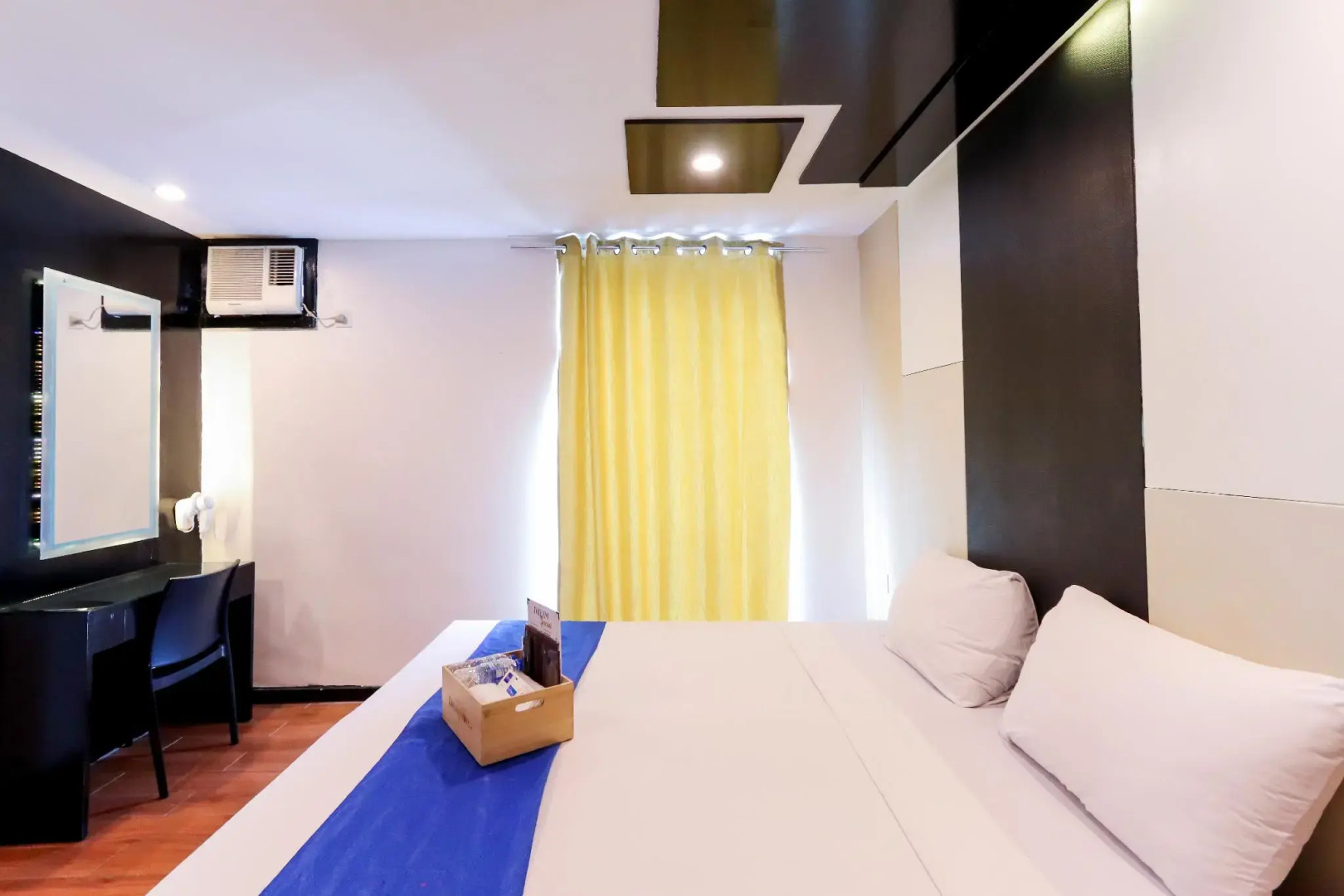 Hotel DreamWorld North EDSA