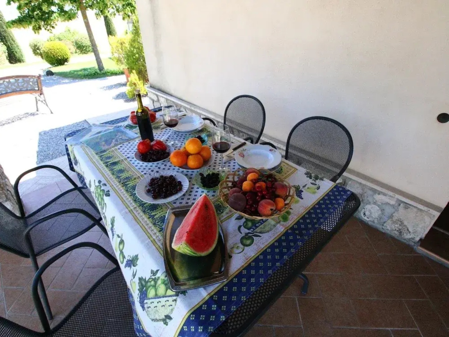 Farmhouse on a hill in the breathtaking Tuscan countryside