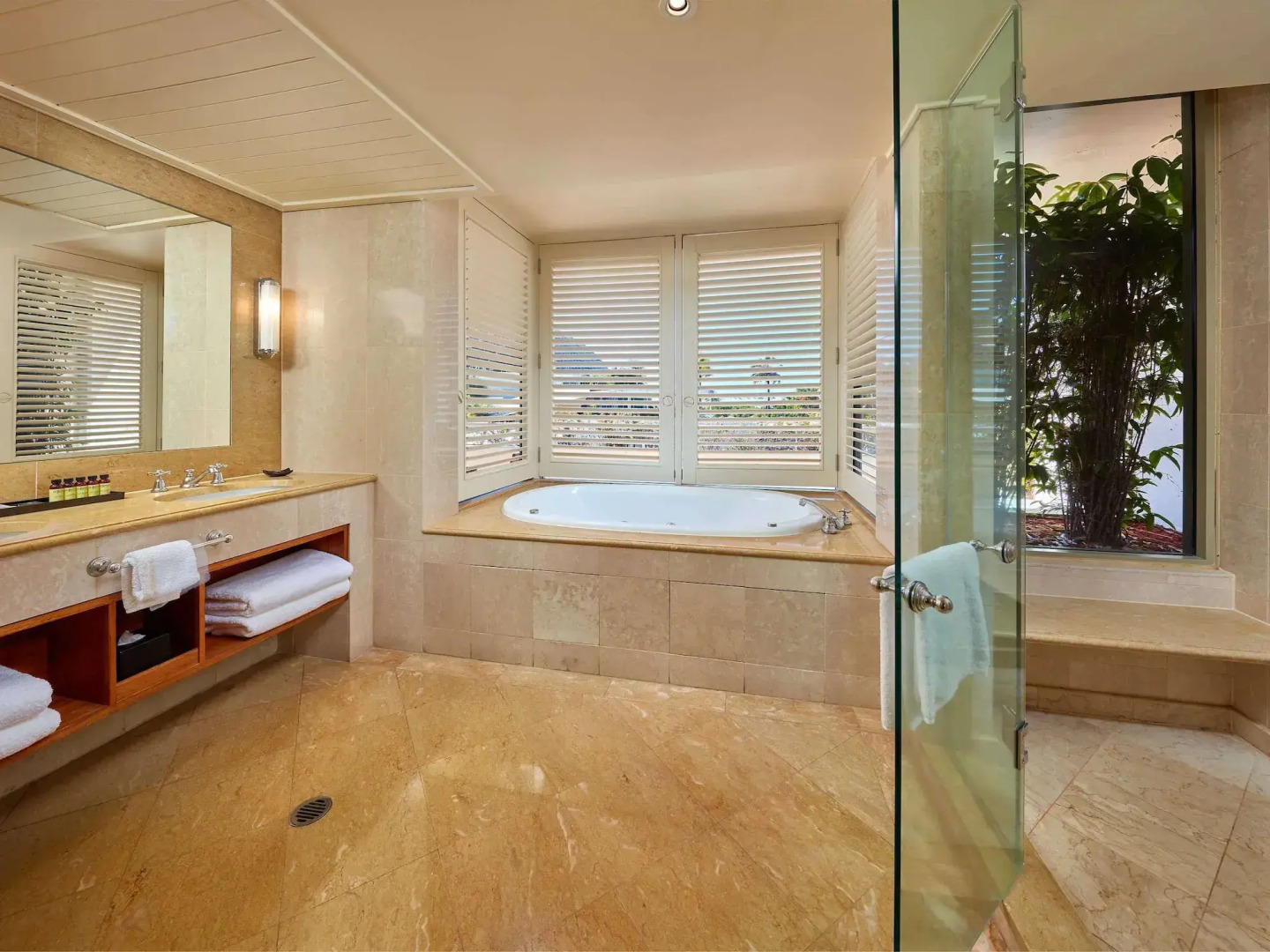 Pullman Reef Hotel Casino