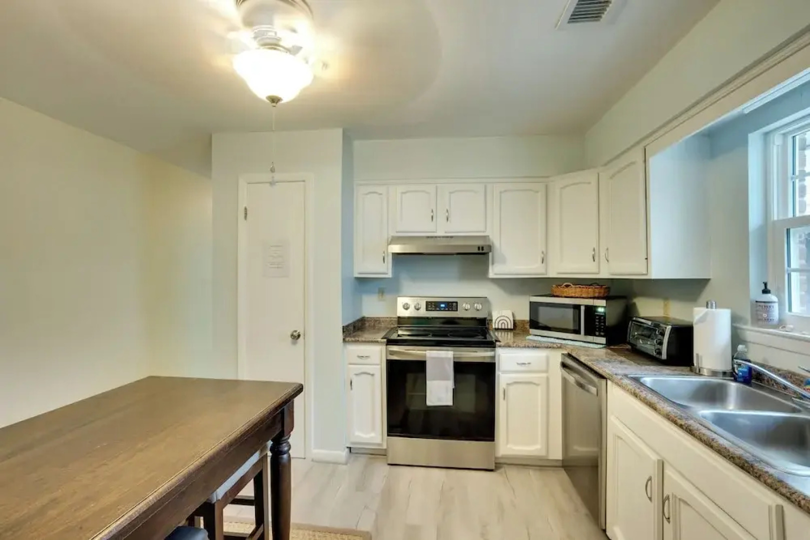 Downtown Home w/ Yard & BBQ - 6 Mi to Downtown!