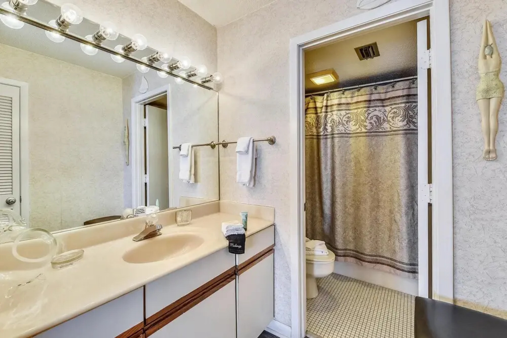 Summerhouse by Book That Condo