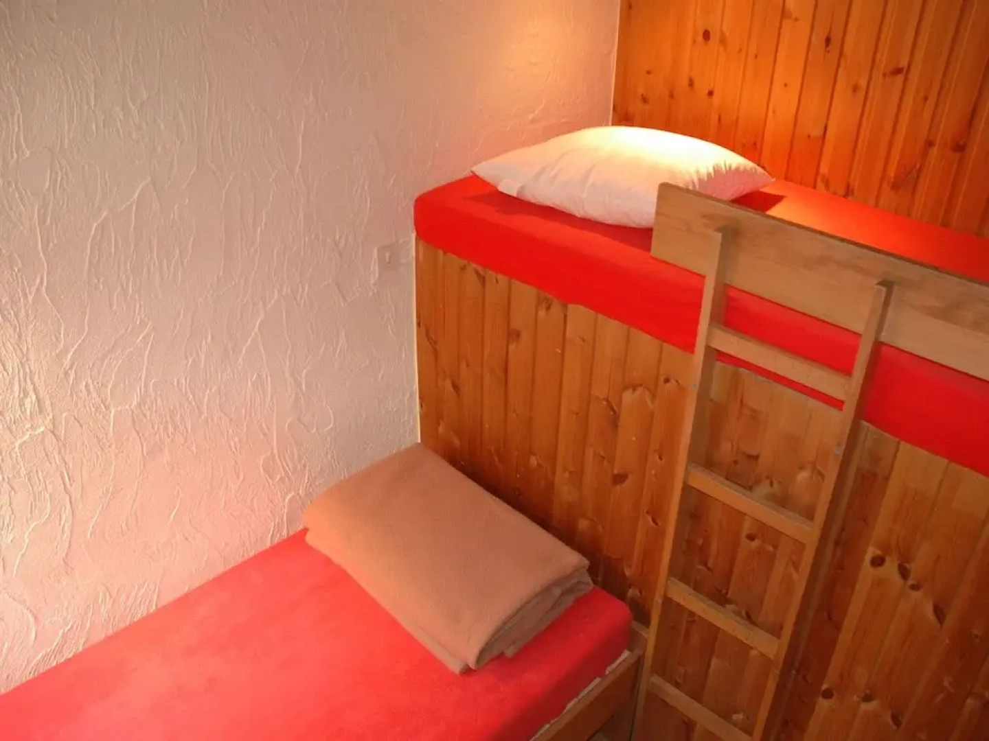 Cozy Bungalow With a Fireplace, Near the Forest, Near Virton