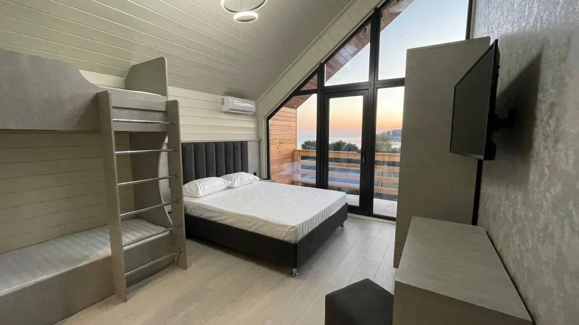 Домик у моря