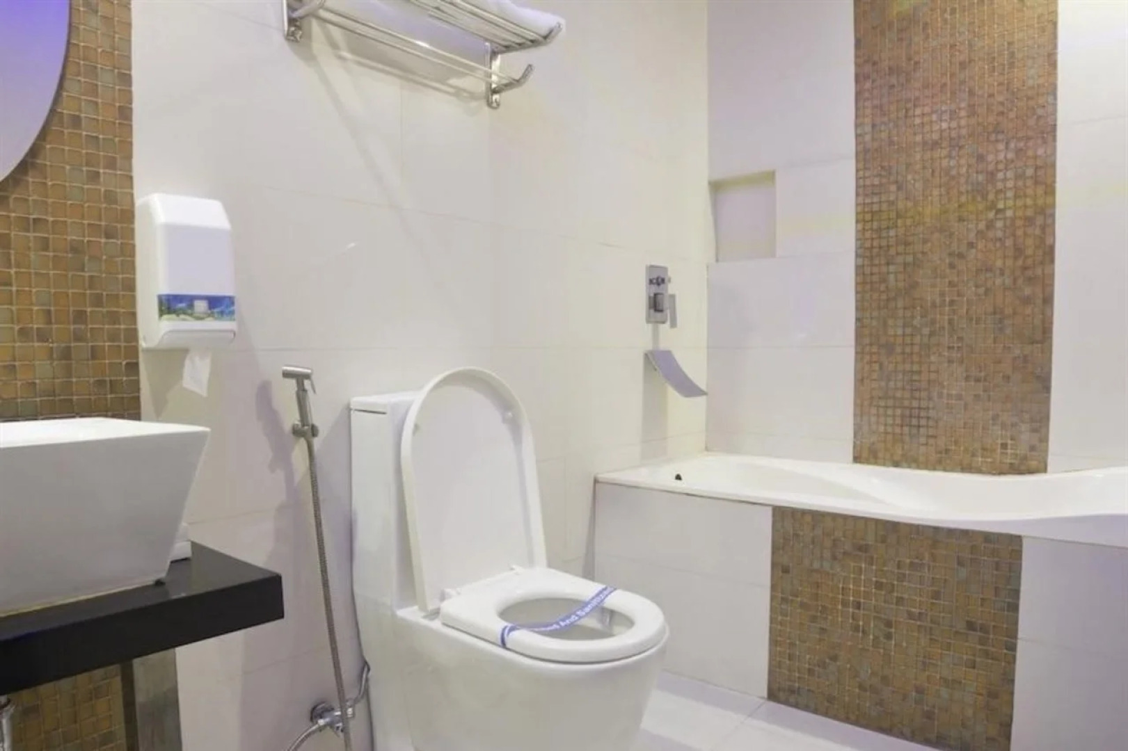 Hotel DreamWorld North EDSA