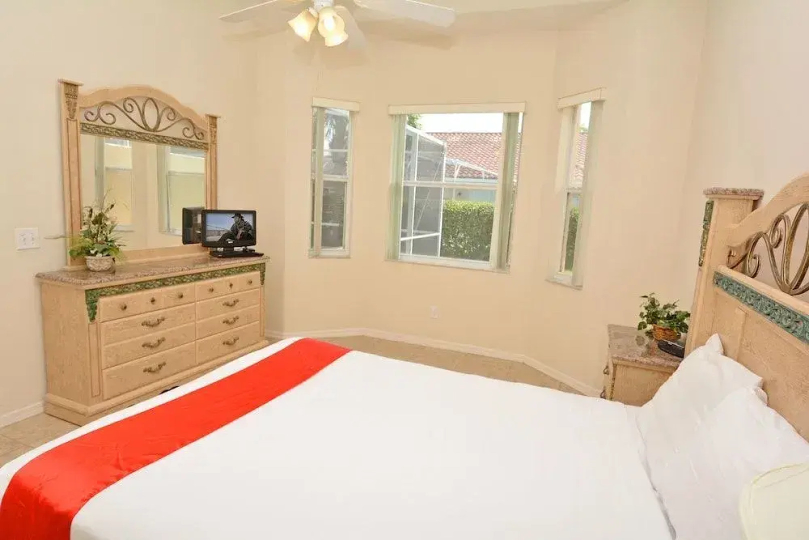 T159BD Sunshine Haven 3 Br villa by RedAwning