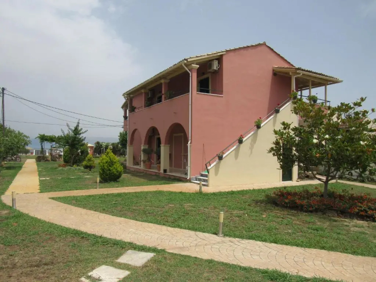 Biscoutsis Apartments & Studios