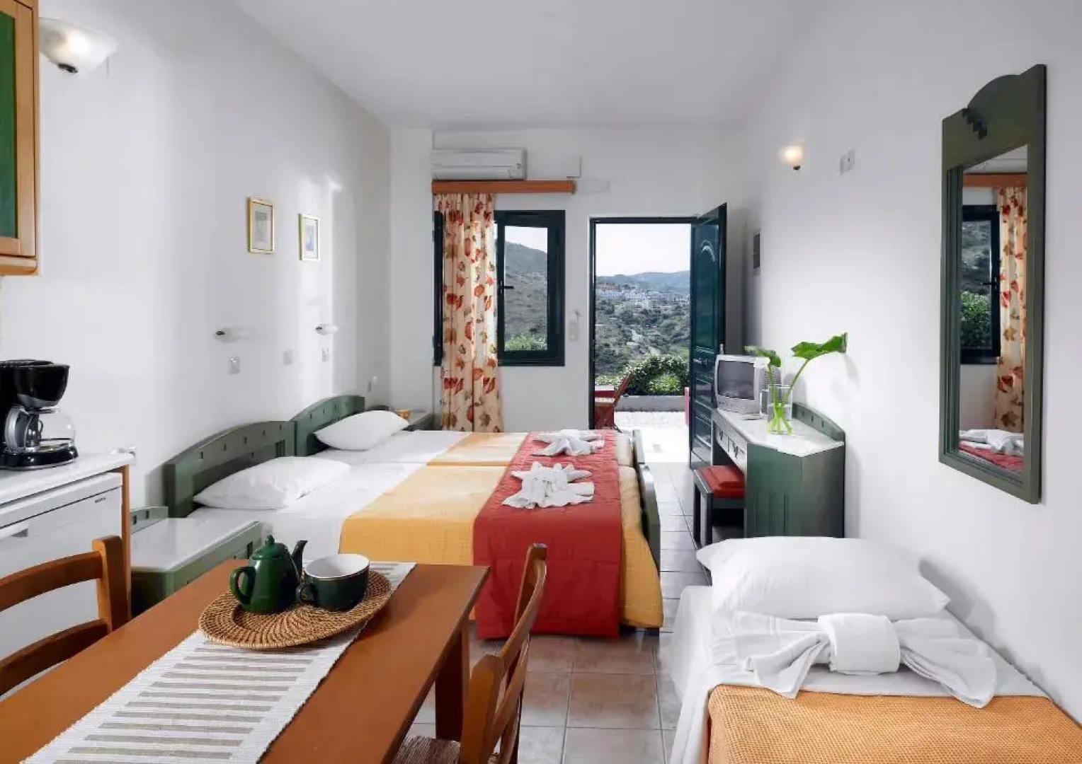 Erivolos Studios & Apartments