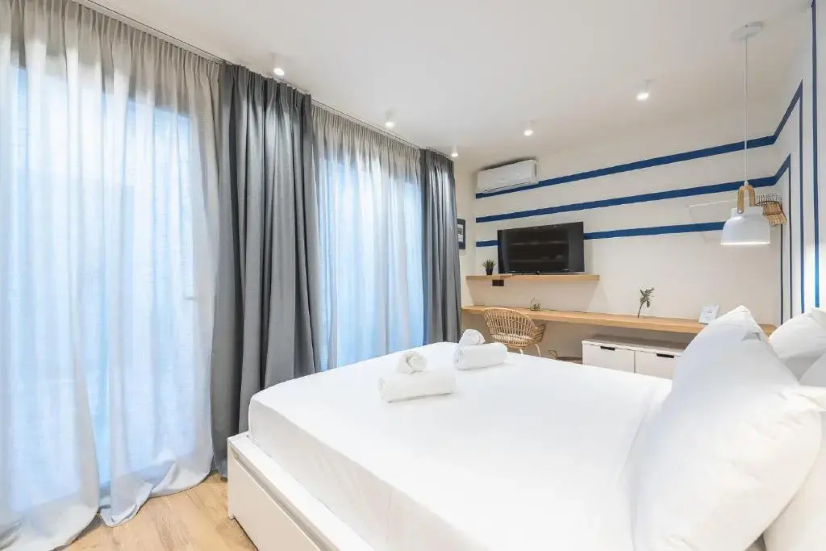 The Asprogeraka - self check-in rooms