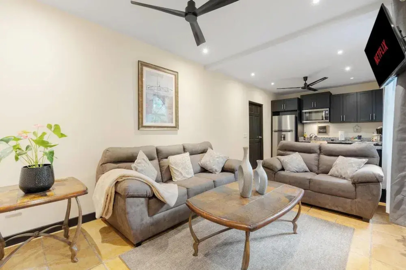 Suite 3 - Jaguar Beach & Pool 2 BR Condo