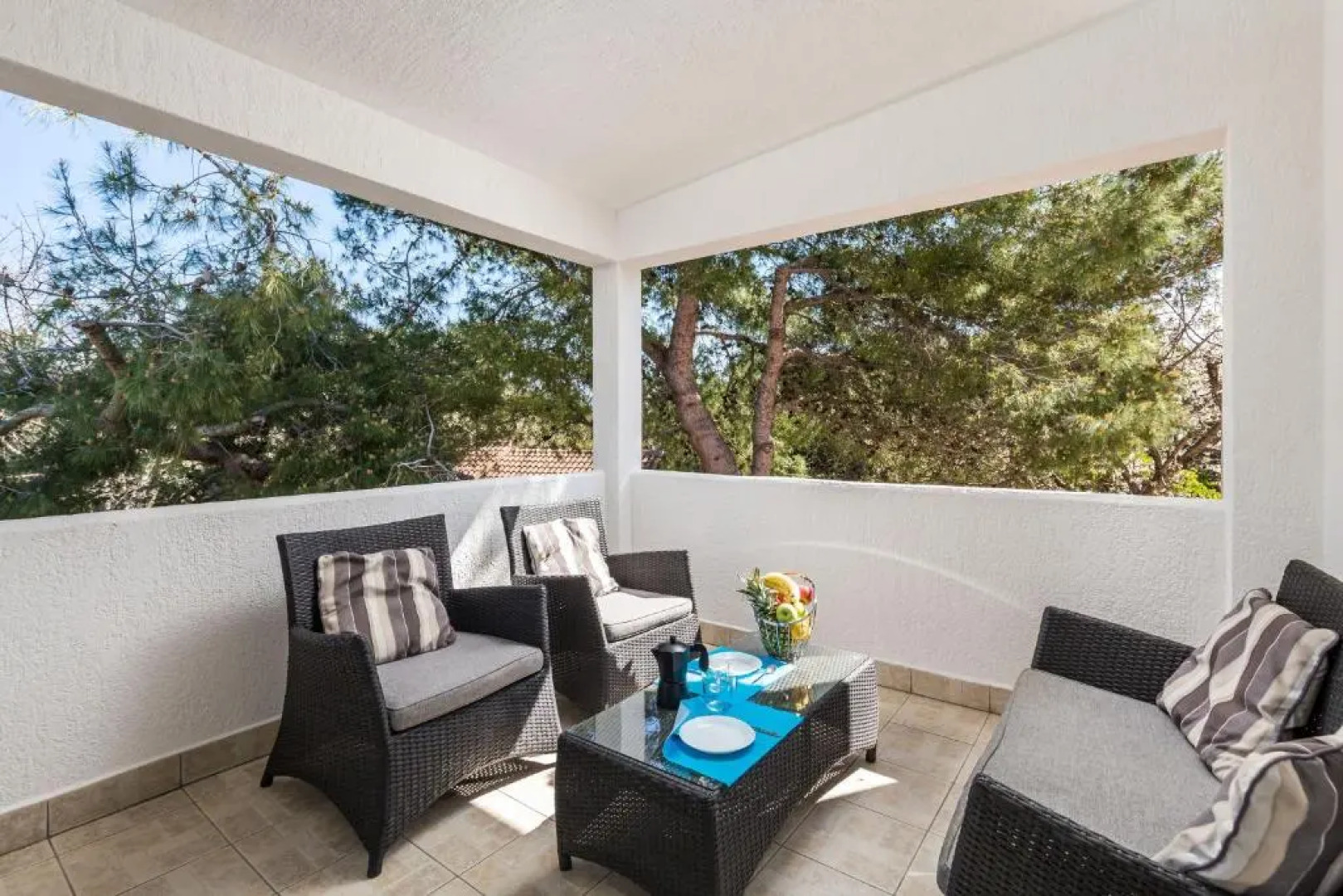 Apartment in pinewood near the sea