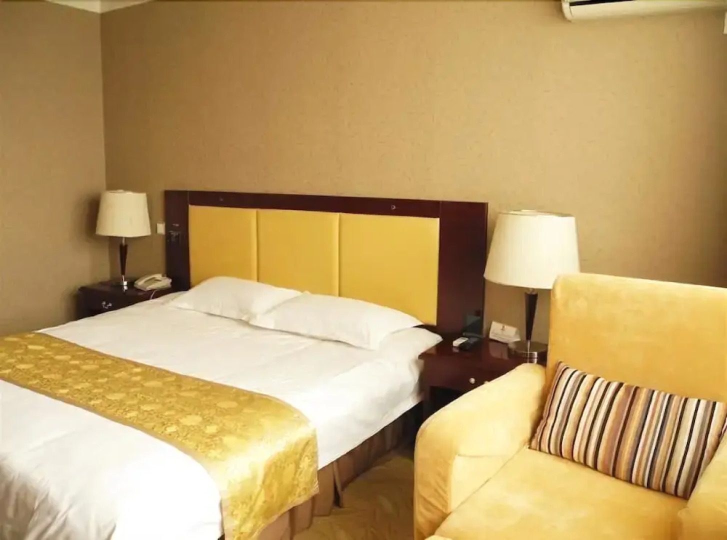 Super 8 Peony Square