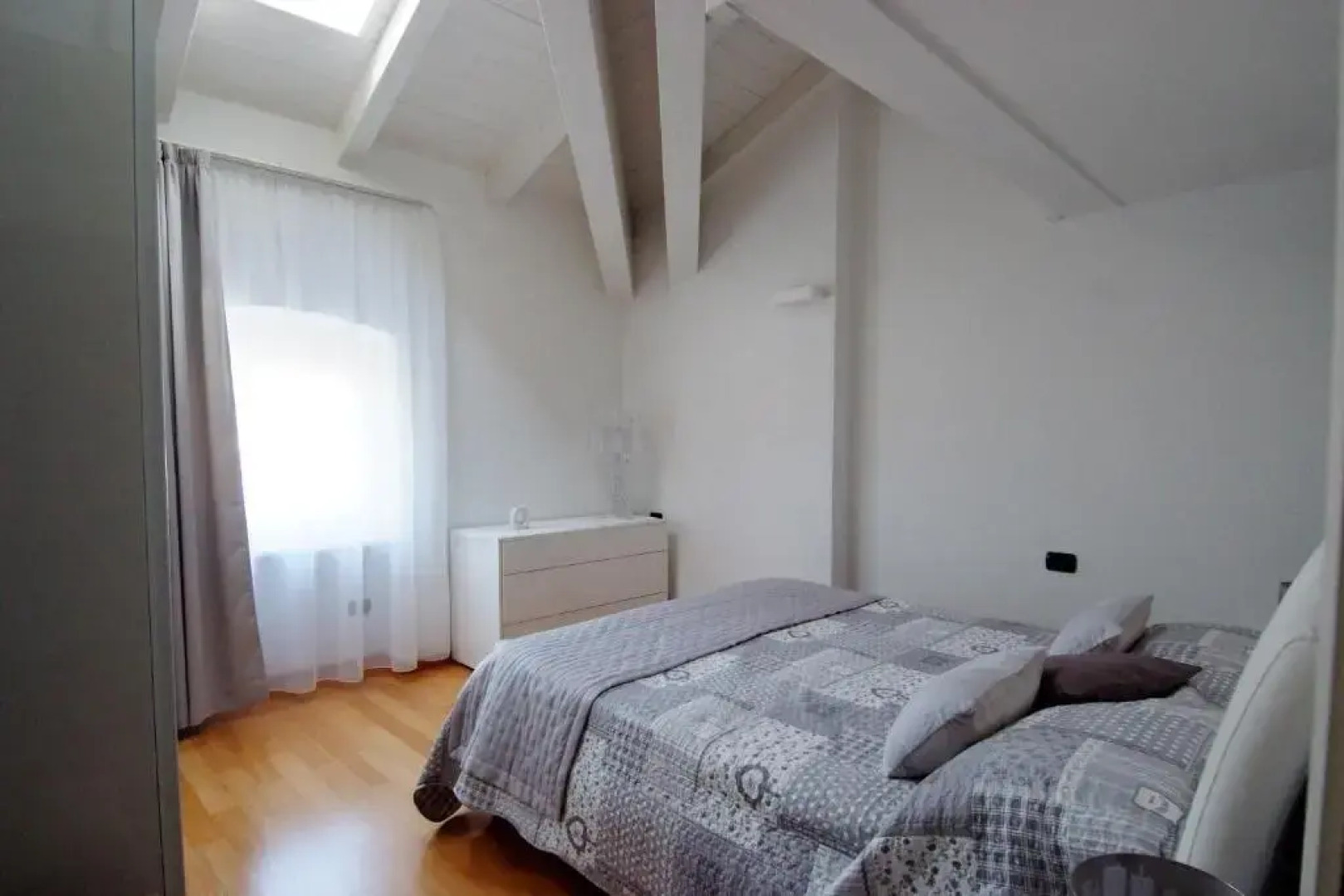 White Residence Apartment