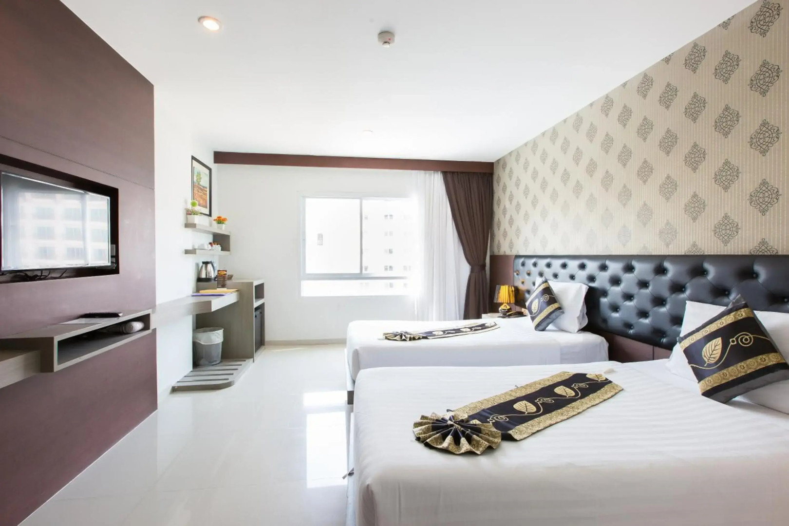 Hemingways Silk Hotel