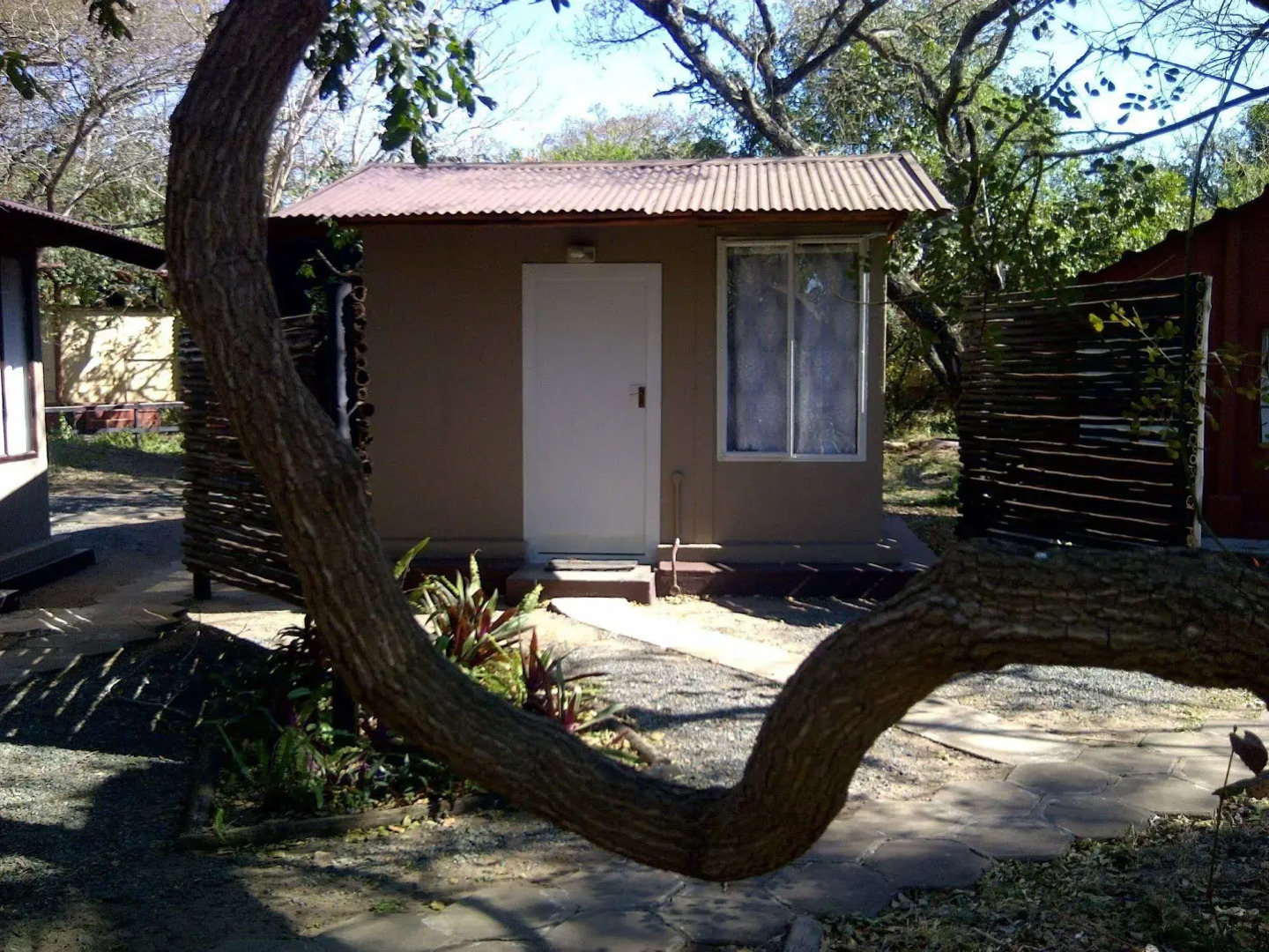 Isinkwe Backpackers Bushcamp