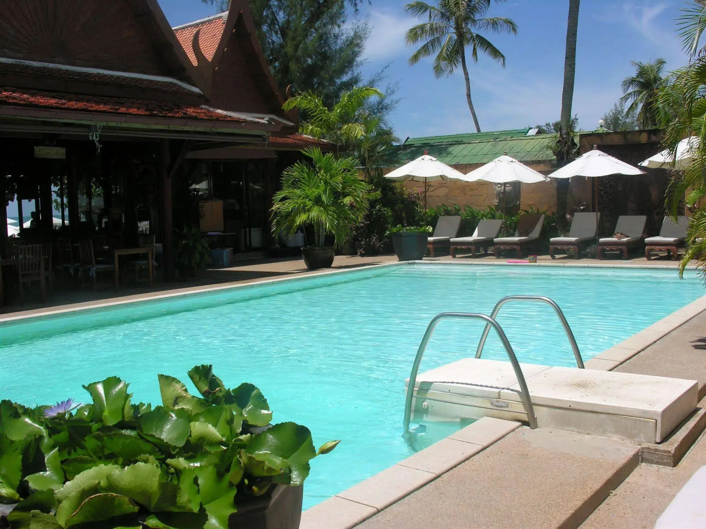 White House Beach Resort And Spa