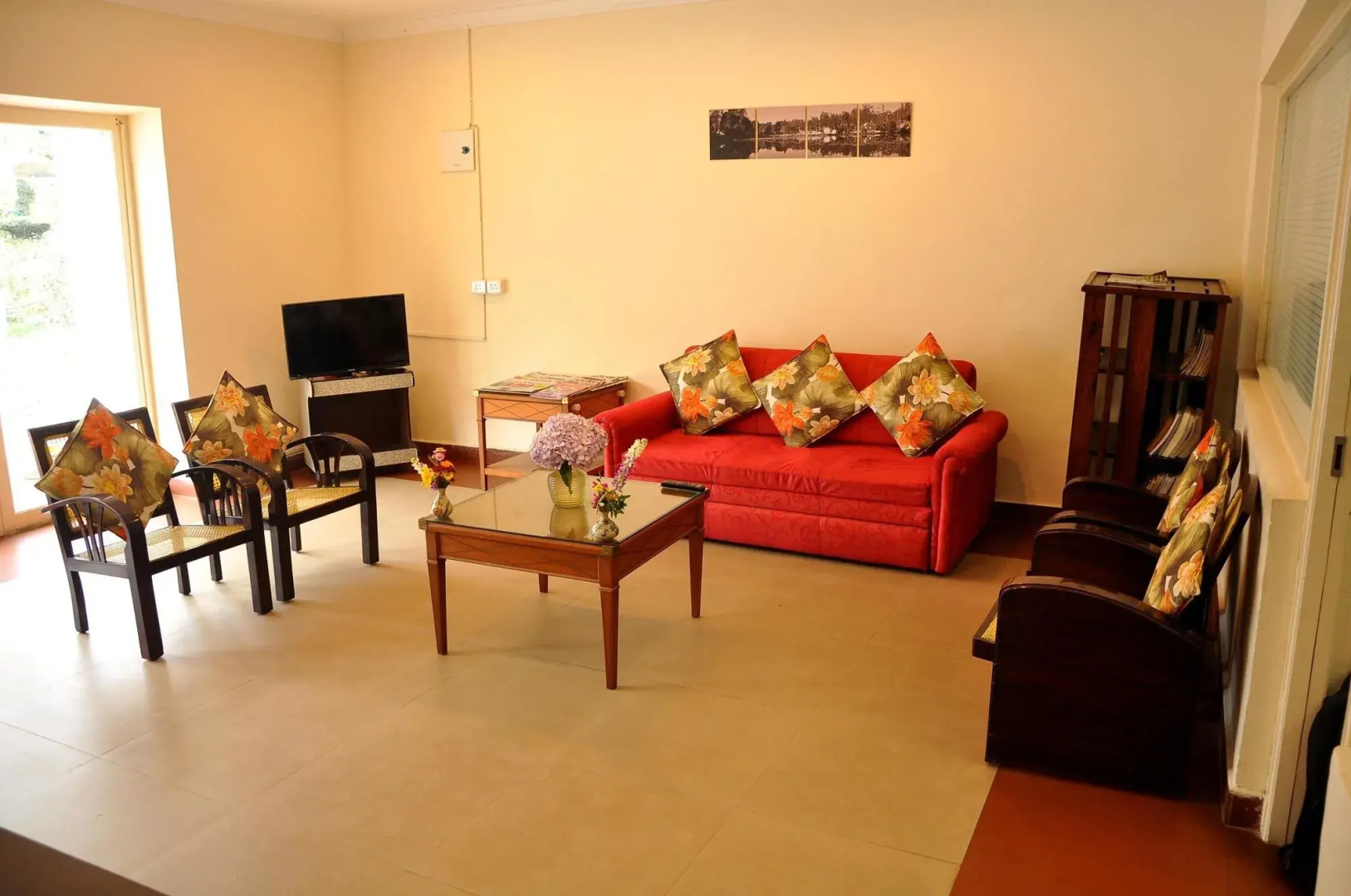 OYO Premium Golf Club Road