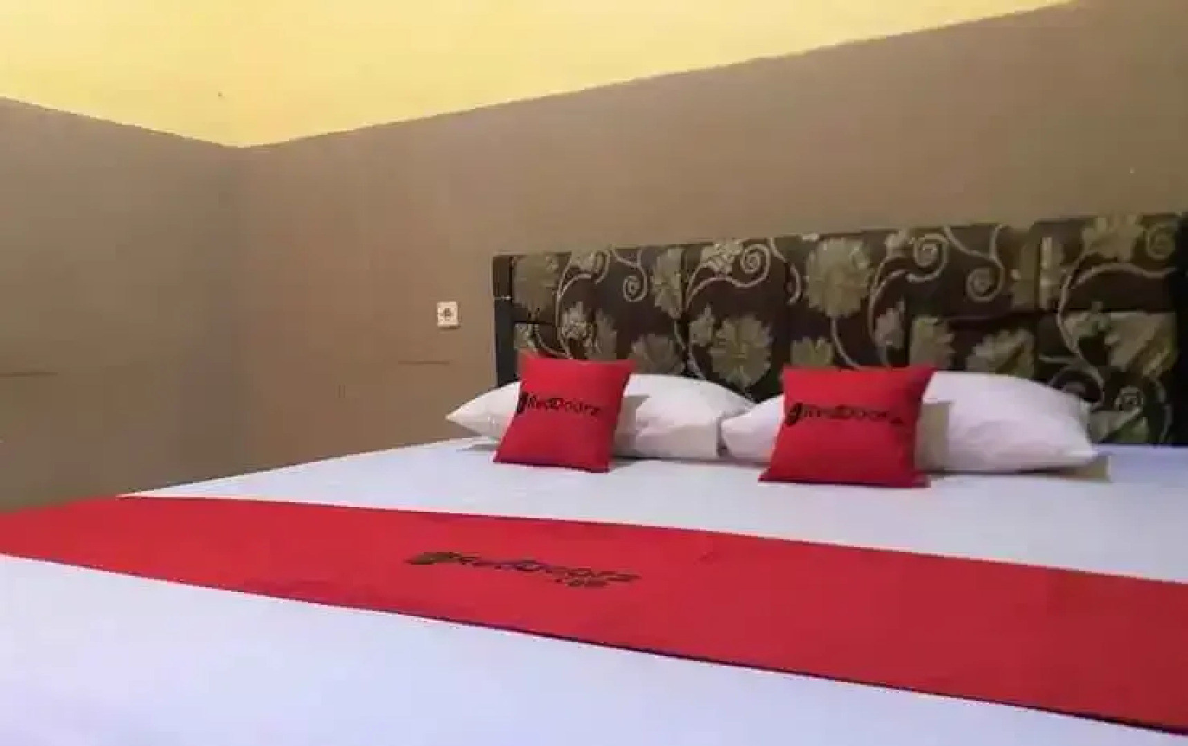 RedDoorz @ Wisma Sentosa Palopo