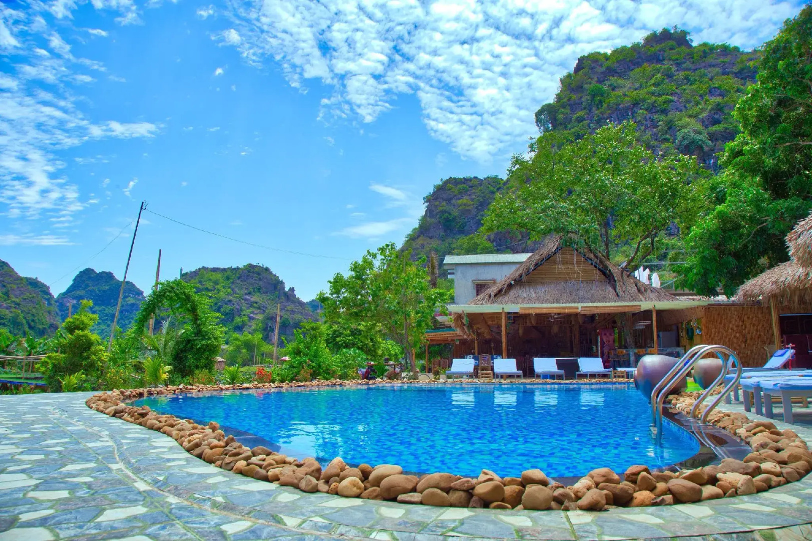 Ninh Binh Mountain Side Homestay & Cafe