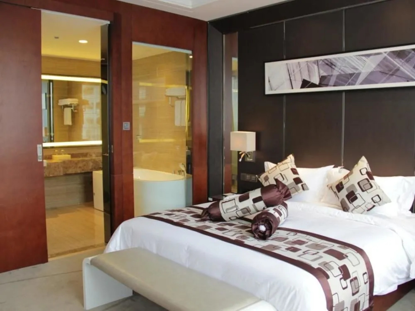 Xianning Youth Theme Hotel