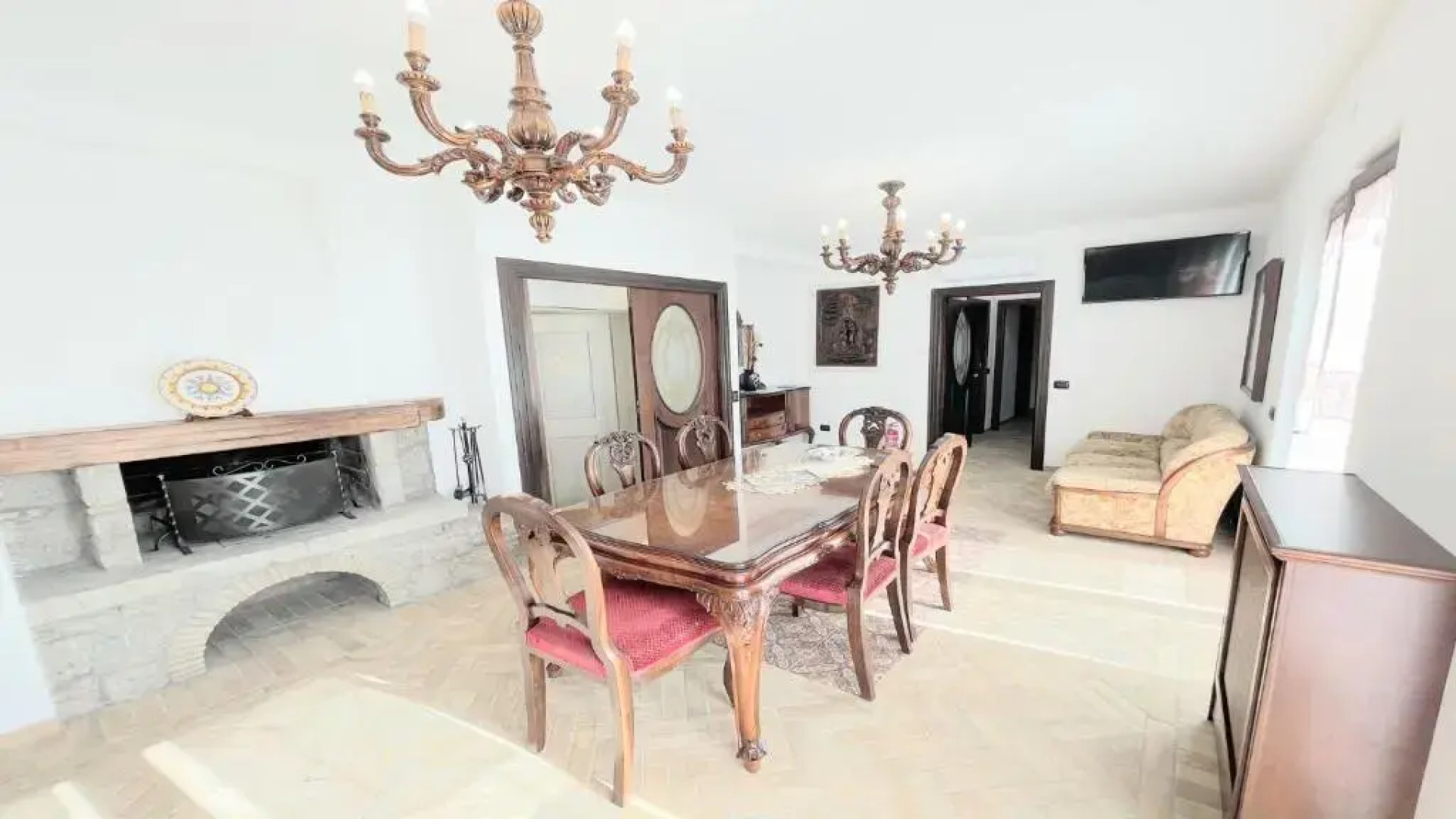 Pool, Jacuzzi and Events Room - Charming Villa in Umbria - Sleeps 24 - Lake View