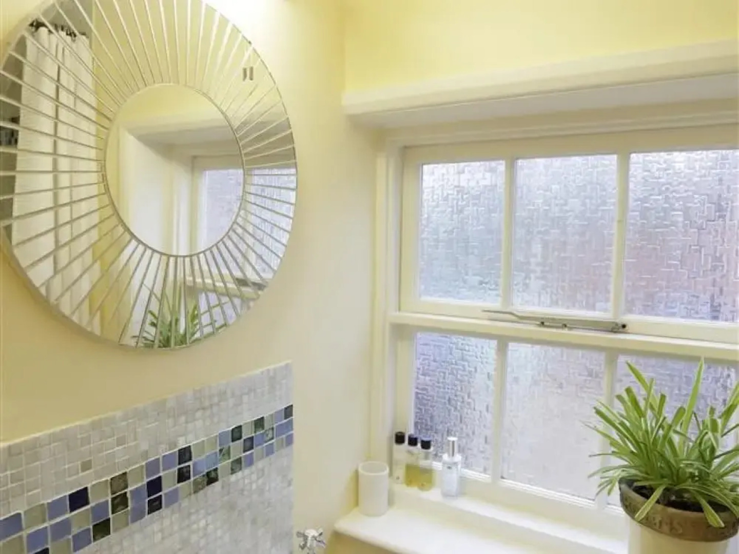 Lovely Cottage in Shottisham near Pub