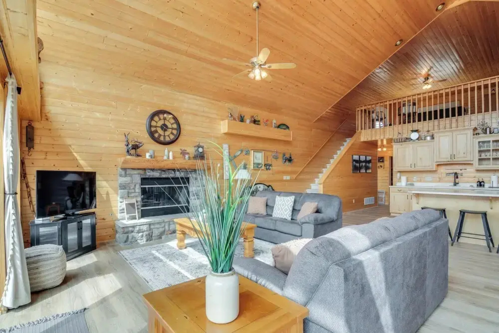 Pet-friendly Cabin < 1 Mi to Panguitch Lake!