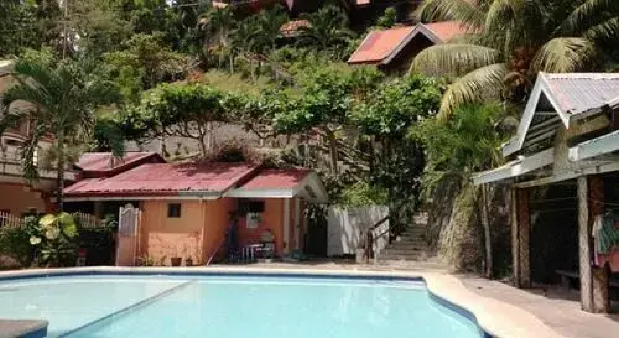 Hilltop Cottages & Resort