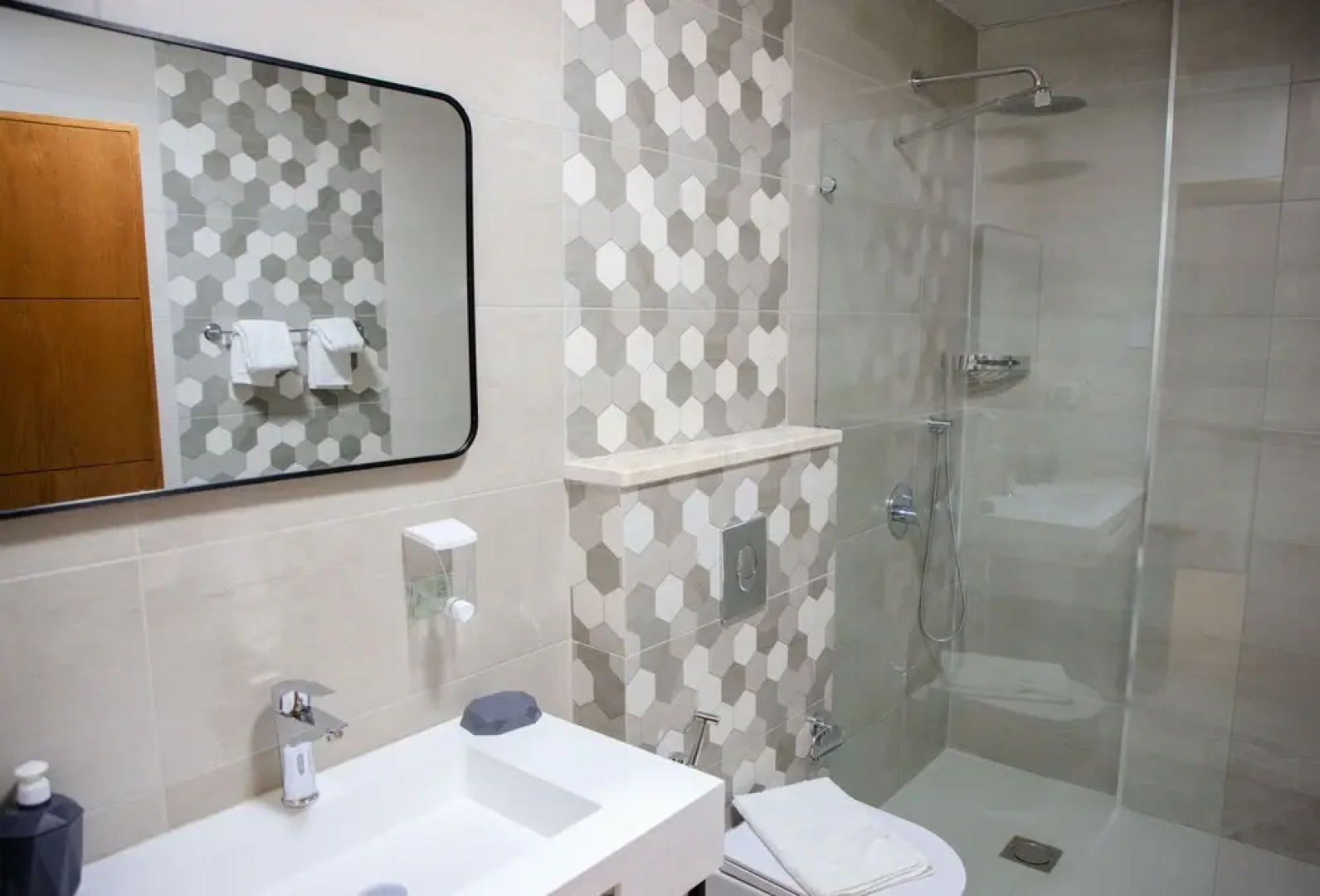 Al-Istiklal Suites