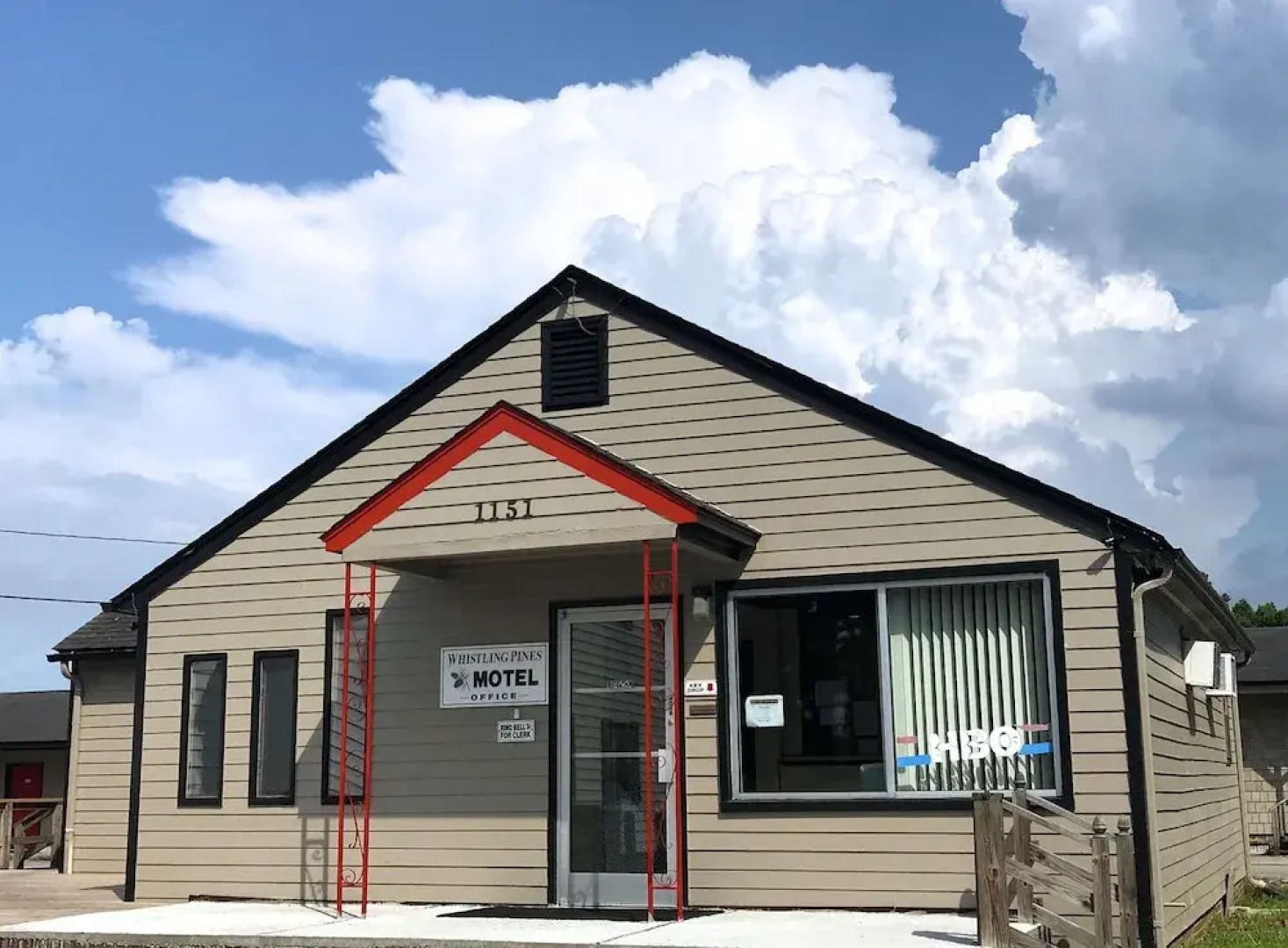 Whistling Pines - Daily & Extended Stay, Elizabeth City