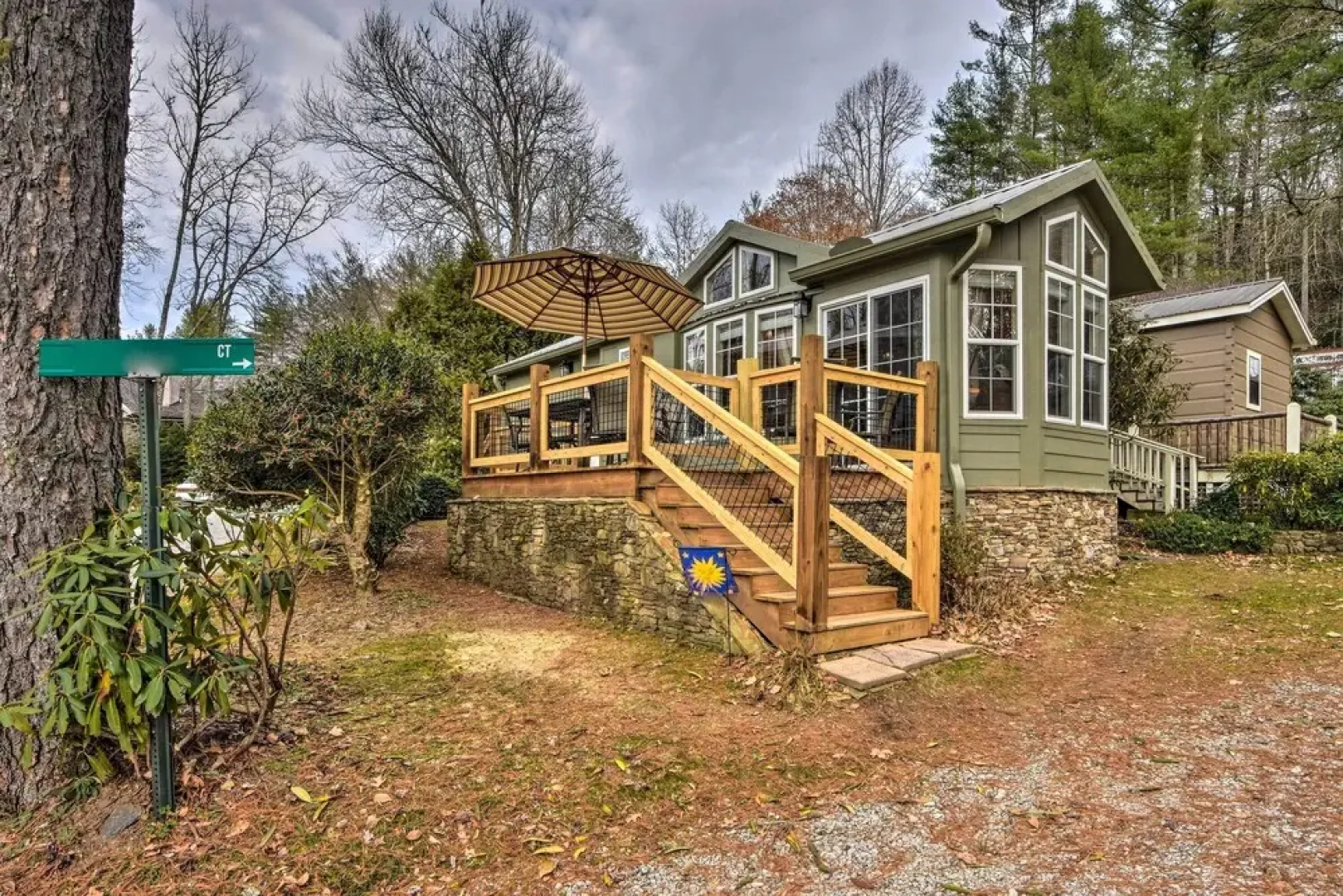 'the Cubs Den' Woodsy Highlands Home: Hike & Ski!