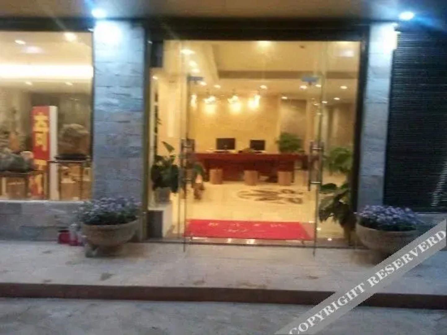Yibai Business Hotel