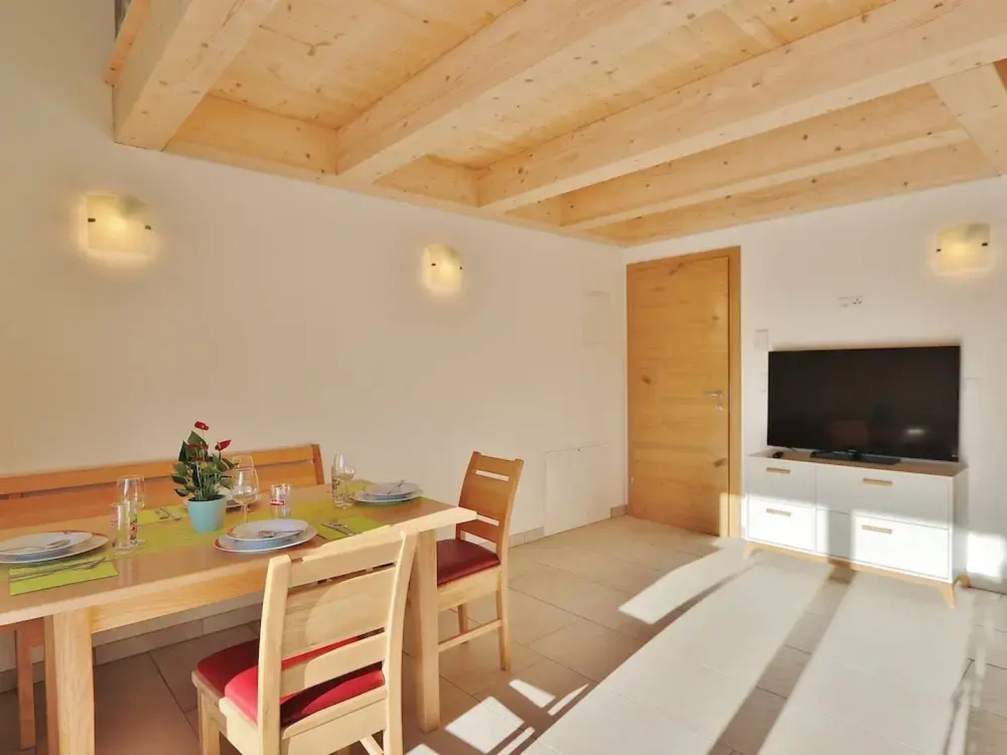 Sunlit Apartment near Forest in Itter