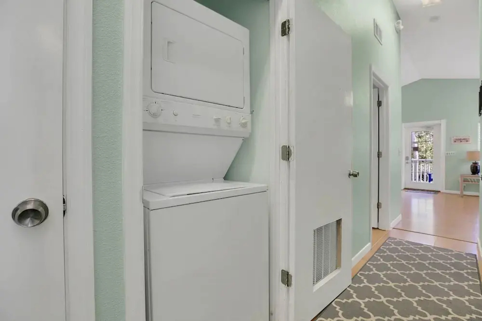 4BR Beach-Central Duplex by RedAwning