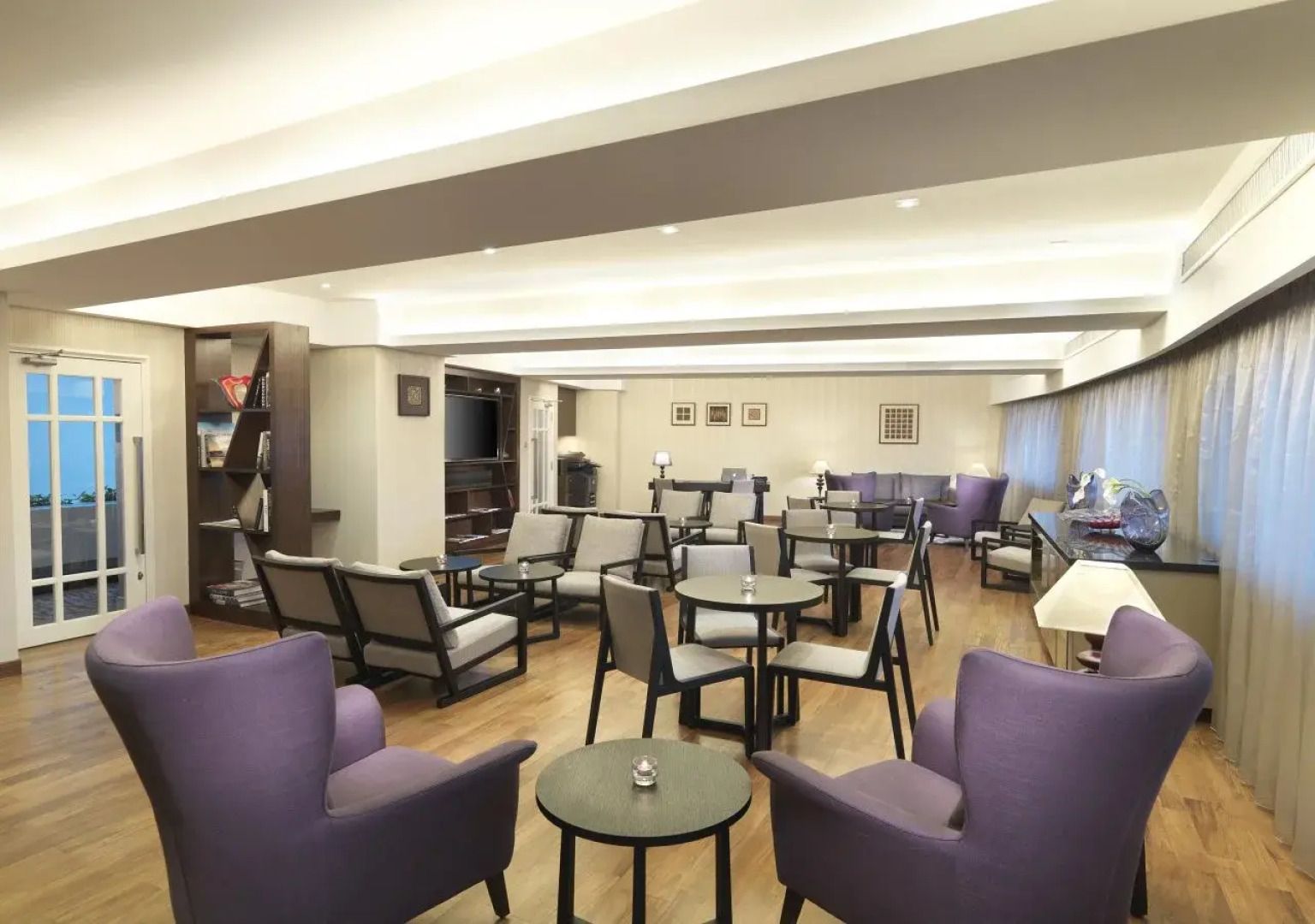 Ambassador Row Hotel Suites by Lanson Place