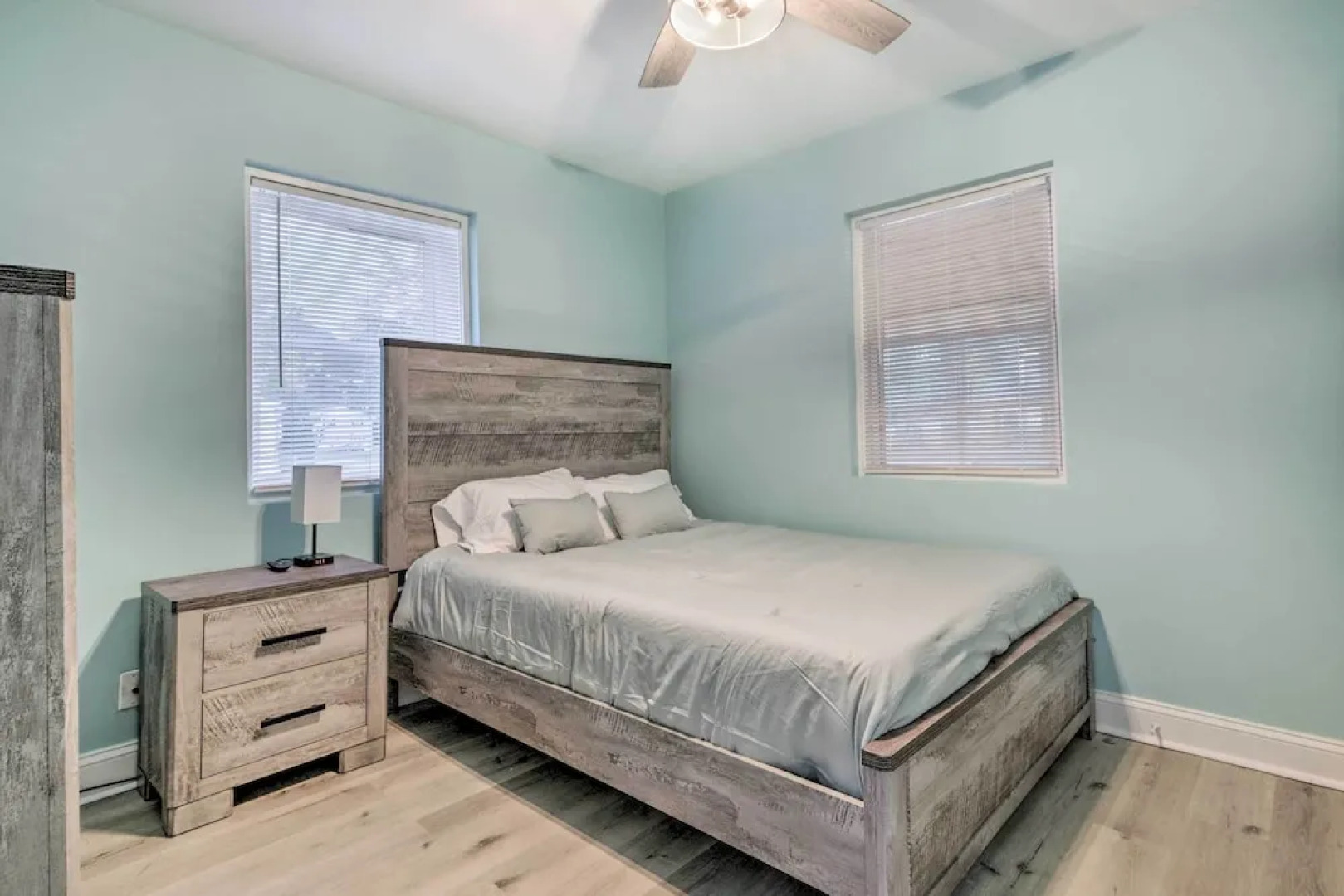 Updated North Beach Cottage: Pet Friendly!