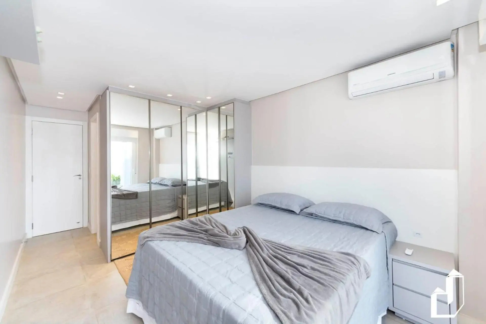 A tranquilidade que você busca em frente ao mar com 02 suítes