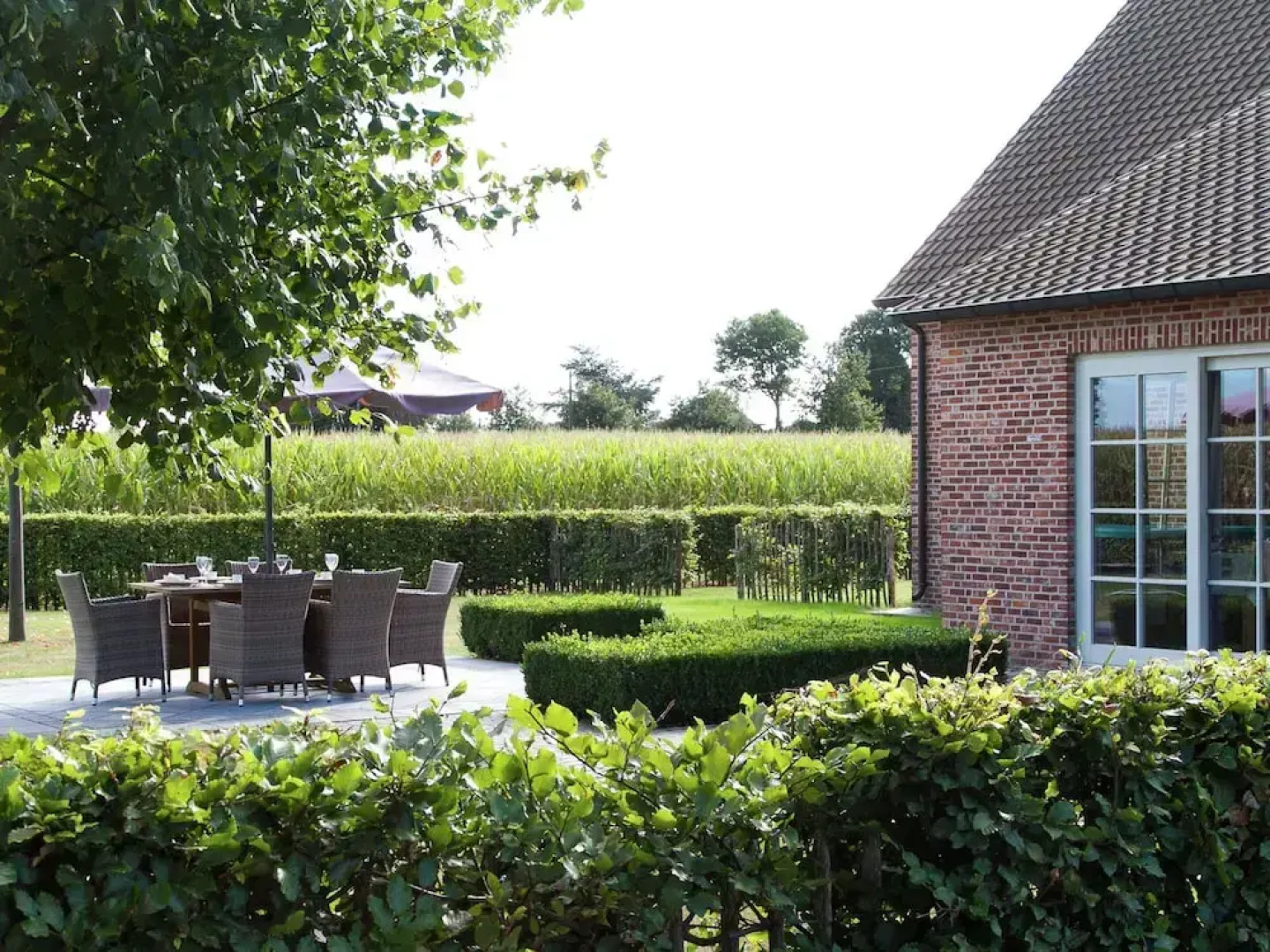 Peer Villa With Garden