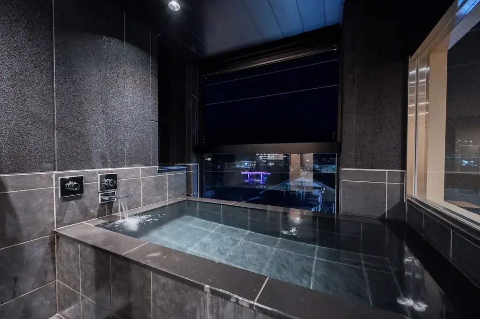 Ureshino Onsen Yadoya Uchiroji Hondori