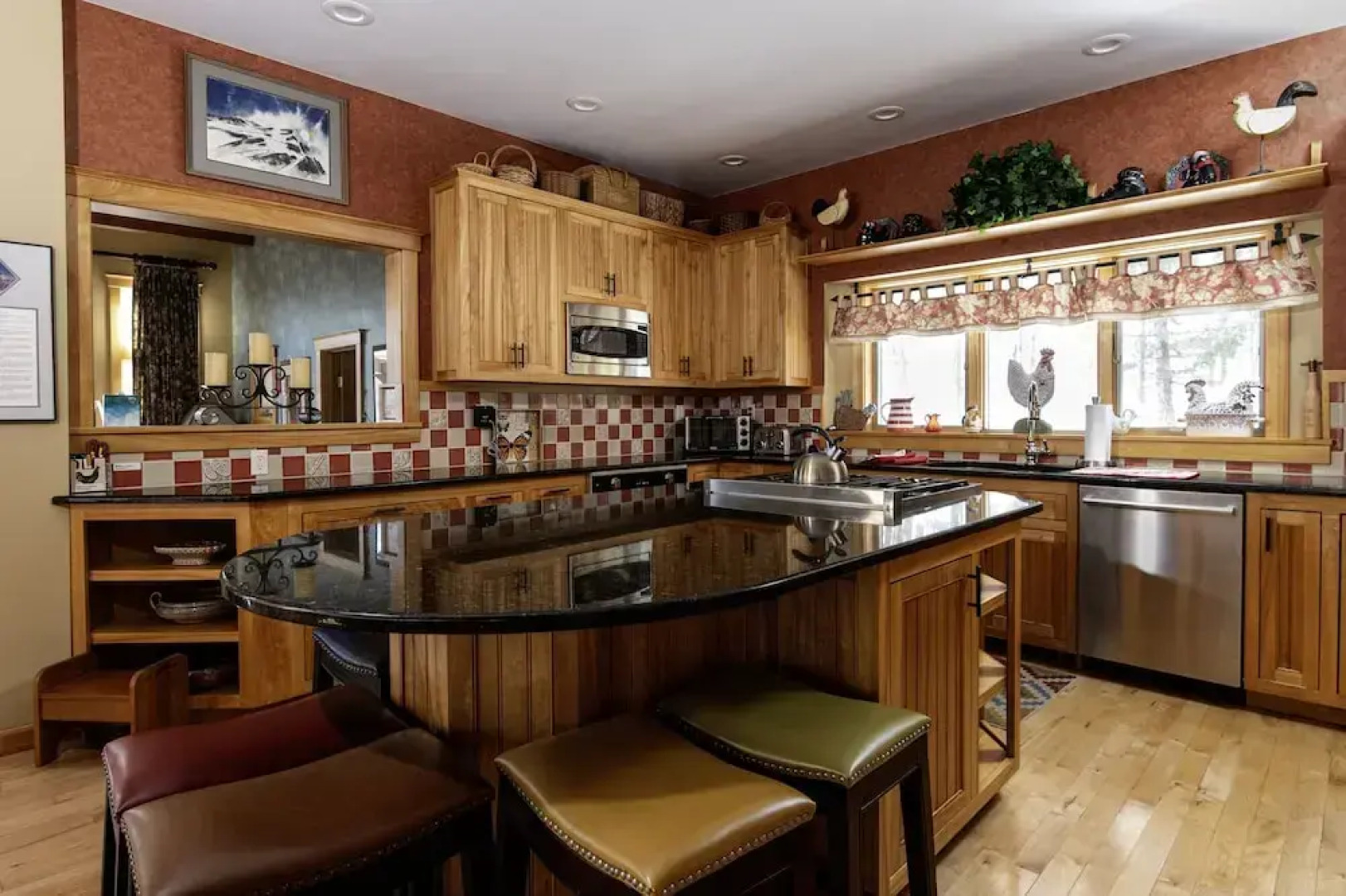 Luxury 6br Solitude Ge- Indoor Bball Court, Private Tub 6 Bedroom Home by RedAwning