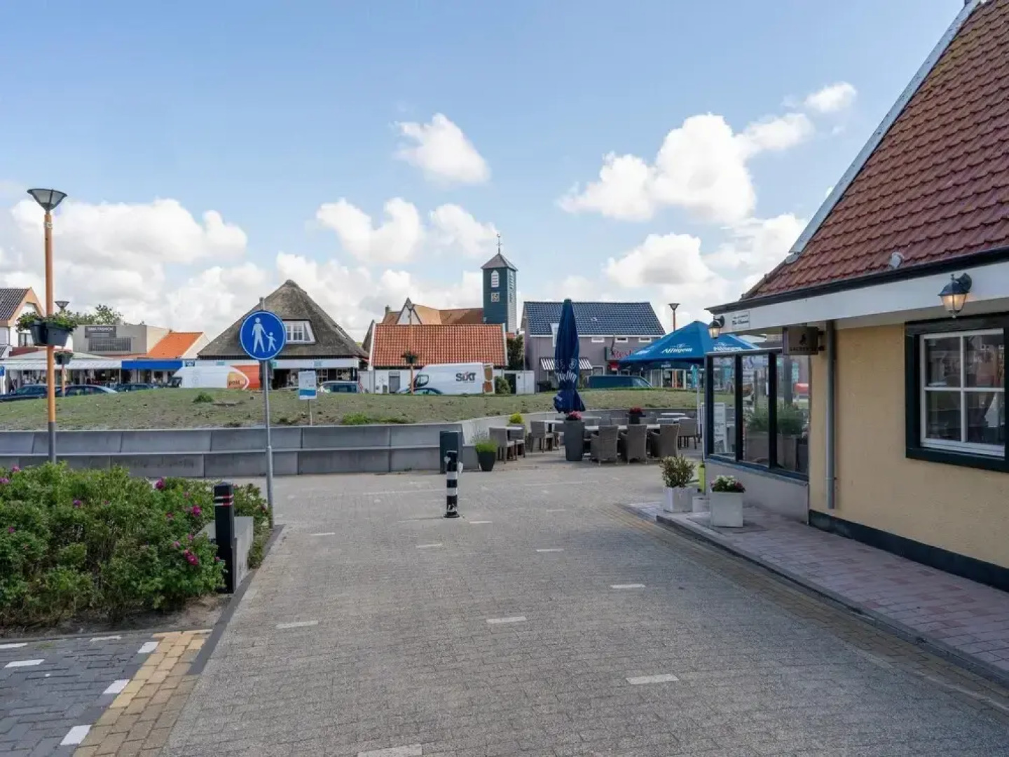 Wonderful Beach Lodge for 8 People near Beach, Sea, & Village of Callantsoog