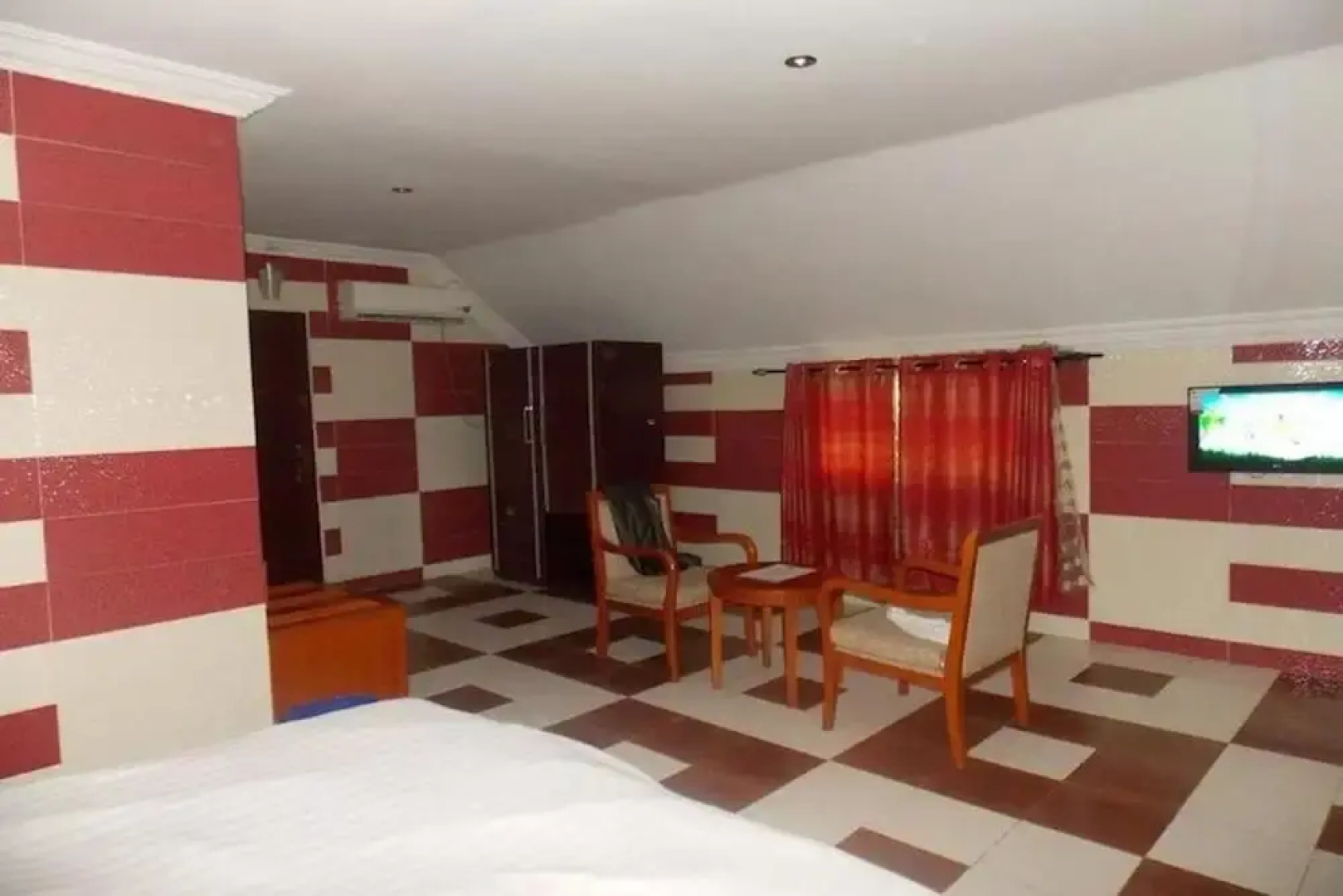 Vic James Apartments