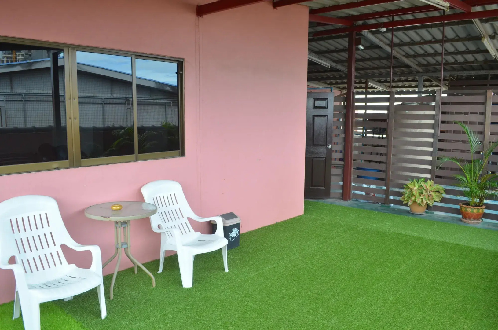 Pattaya Holiday Lodge