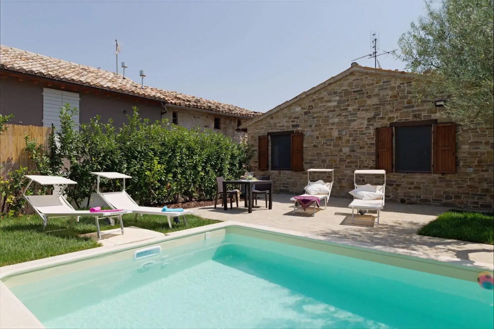 Quiet property set in a genuine context between nature and culture.-CASA PARIS