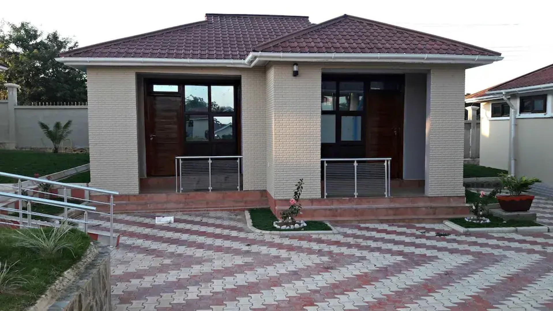 Samanene Beach Hotel