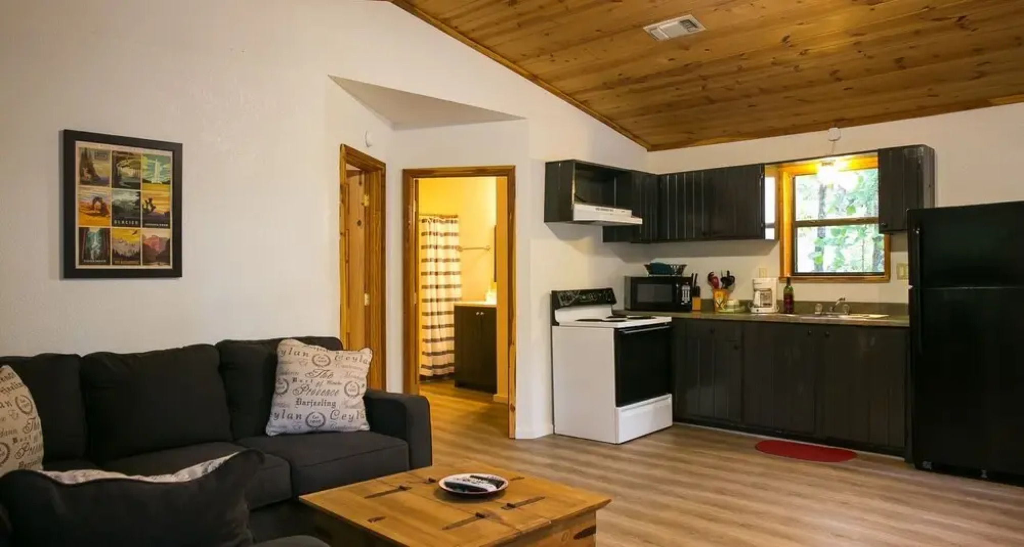 Camphouse At Eagle Ridge Includes Hot Tub, Wifi, And Charcoal Grill 1 Bedroom Cabin by RedAwning