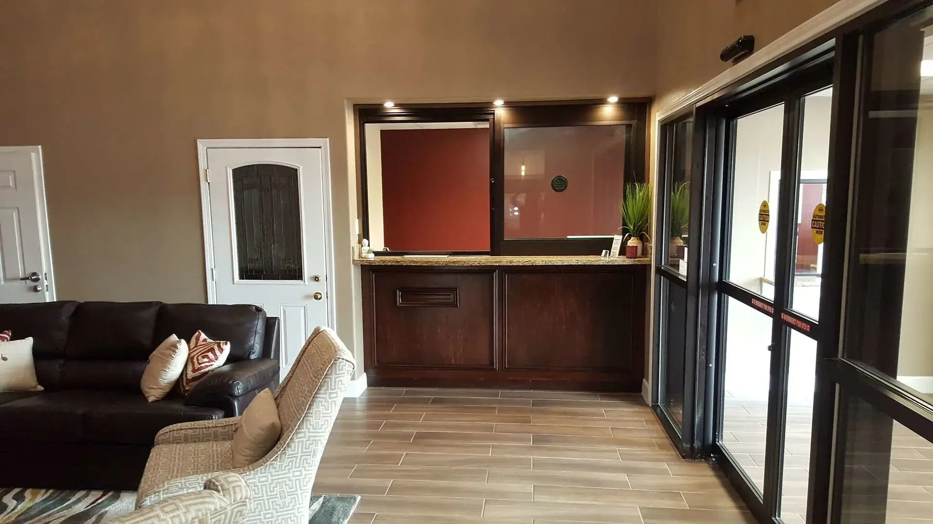 Red Roof Inn & Suites Houston - Humble/IAH Airport