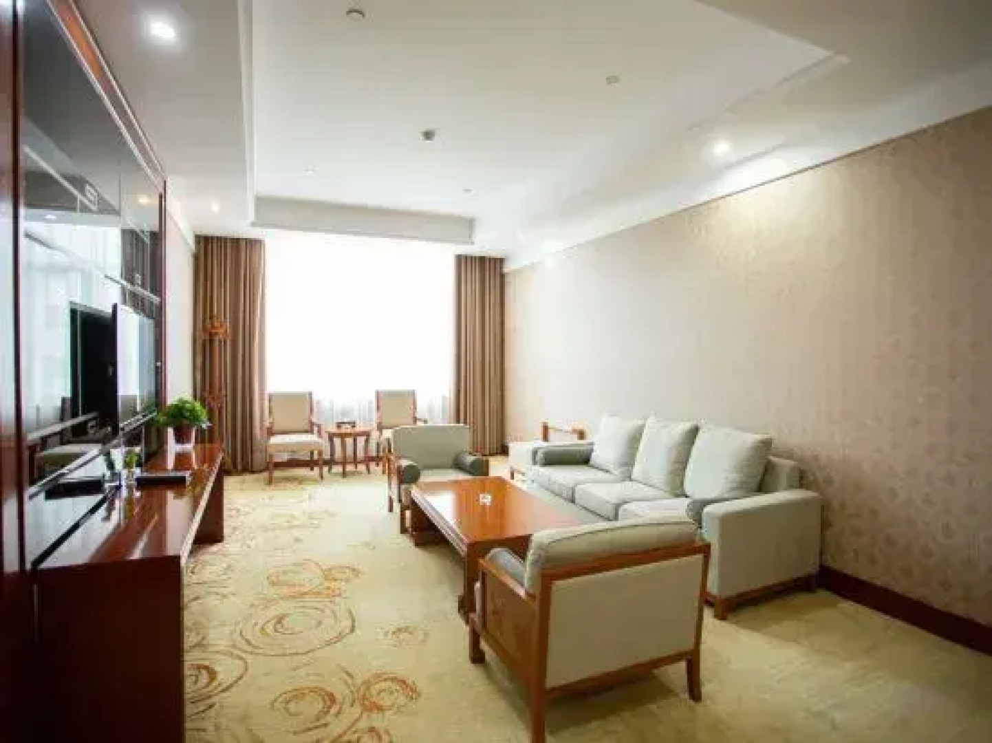 Jinhe Conifer International Hotel