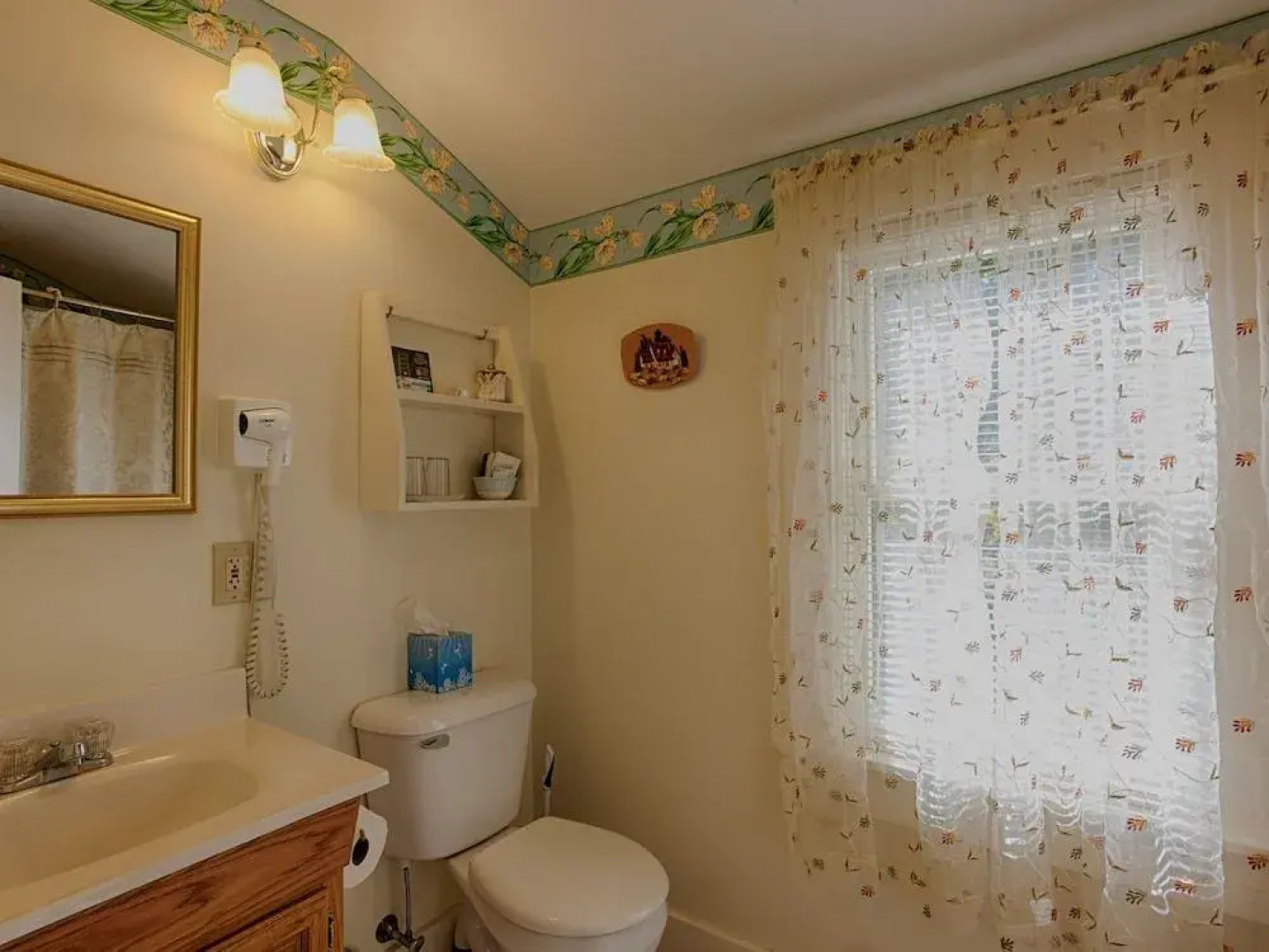 The Buttonwood Inn on Mt. Surprise